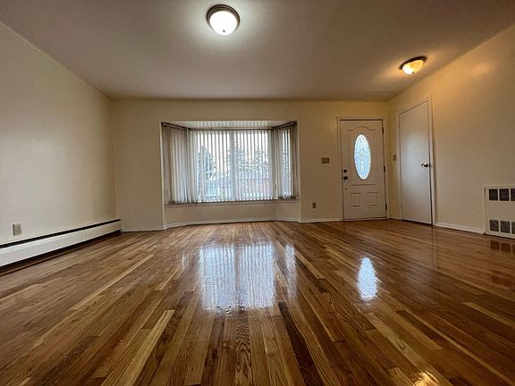 3rd image of 112 Oakwood Dr