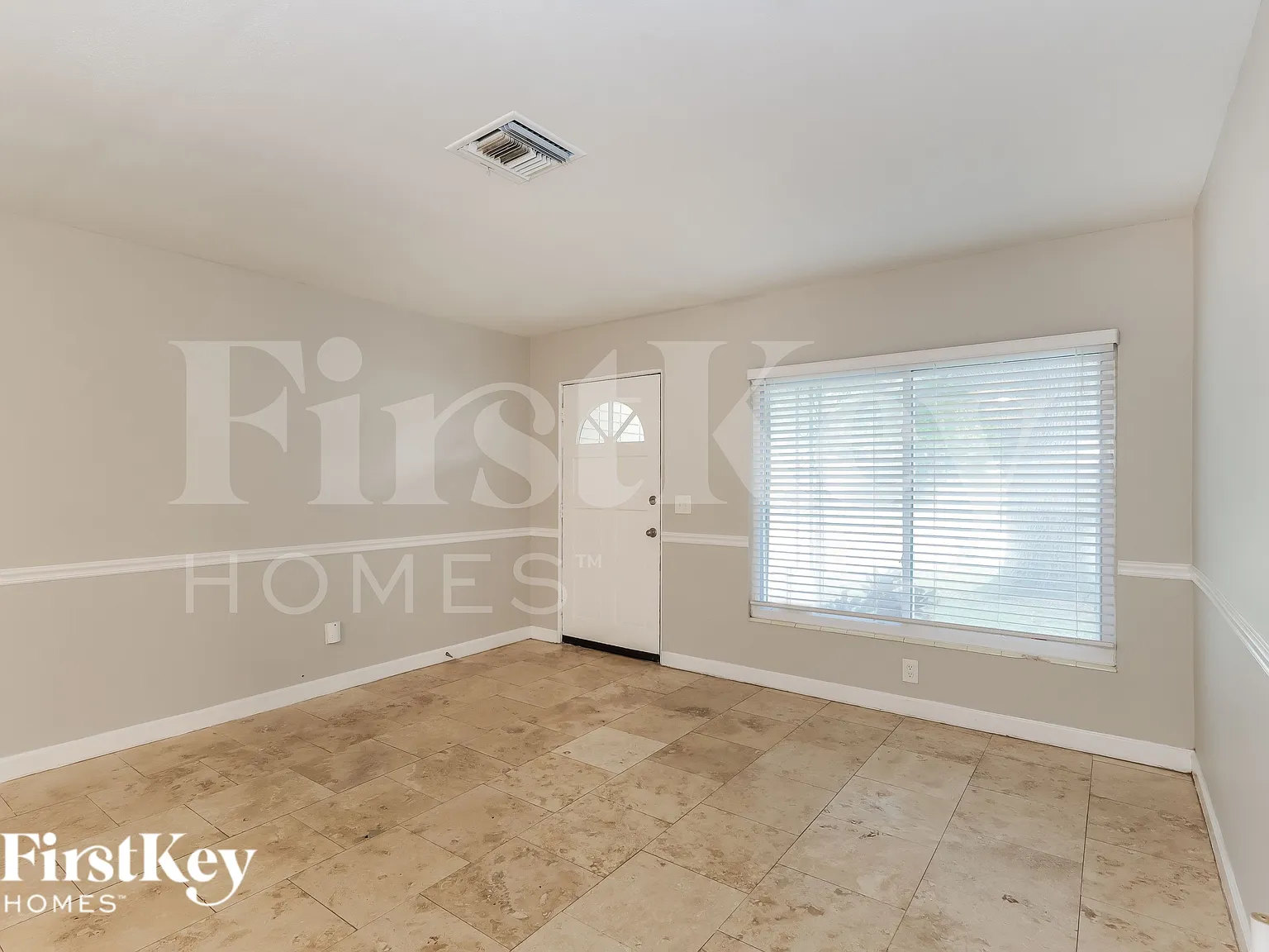 3 bed, 2.0 bath, 1572 sqft, $2,200 — Photo 2