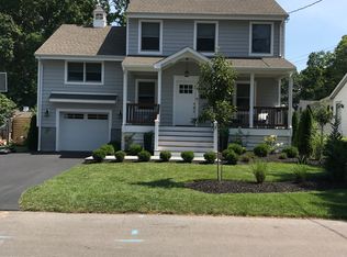 105 Longdean Rd, Fairfield, CT 06824