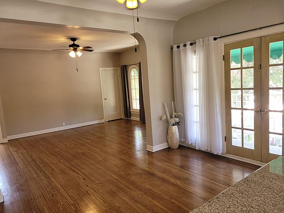 3rd image of 1010 N Harper Ave