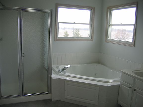 Jetted Tub in Master BR