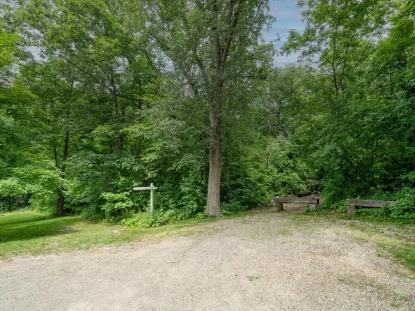 6N661 Wyoming Ave, Saint Charles, IL 60174