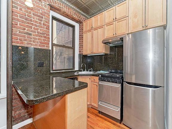 4th image of 260 W 15th St APT 1R