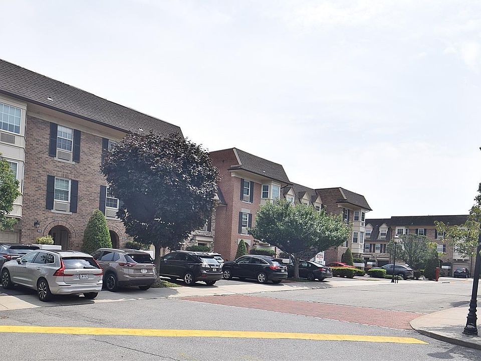 1st image of 12-27 Diane Place #196 U