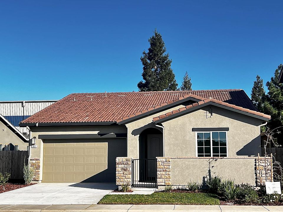 1st image of 901 Meadowlands Dr