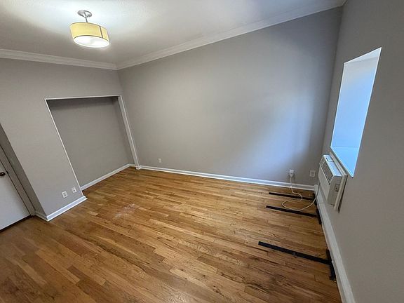 3rd image of 1975 N Beachwood Dr APT 210
