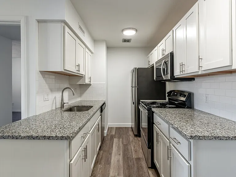 Skyview Manor — Photo 12