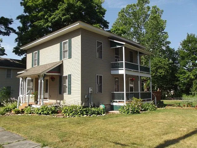 6 Maple Ave photo 1