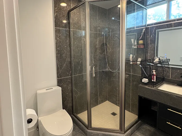 room 3 private shower