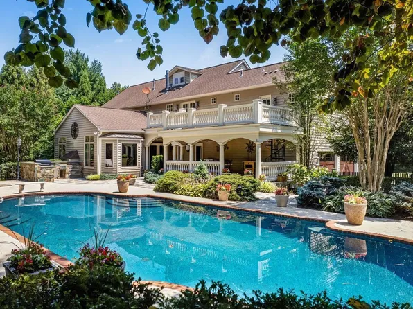 10919 Belgravia Ct, Great Falls, VA 22066