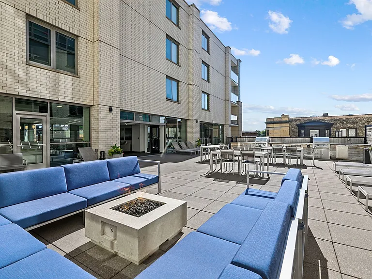 Lakeview 3200 Apartments — Photo 11