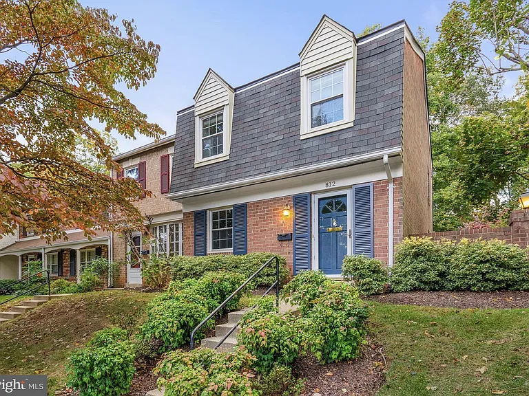 812 Azalea Dr #16 — Photo 1