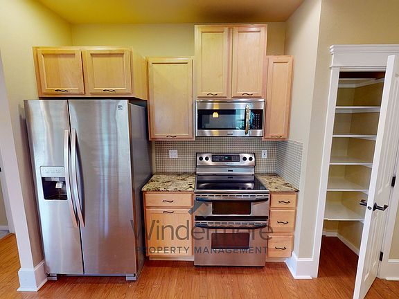 5th image of 975 SE Creekside Dr