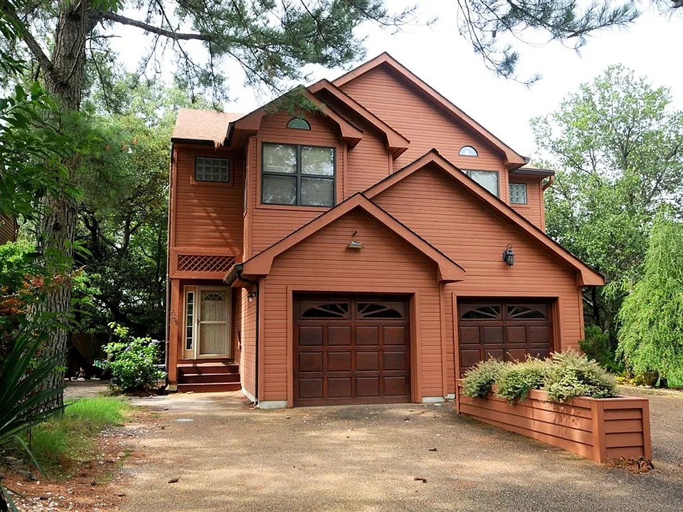 2159 Woodlawn Ave