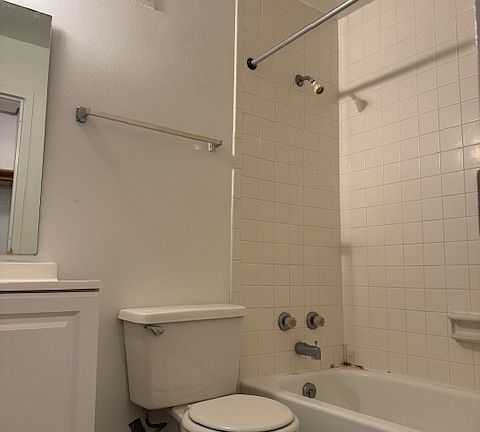 4th image of 1011 Arlington Blvd APT 222