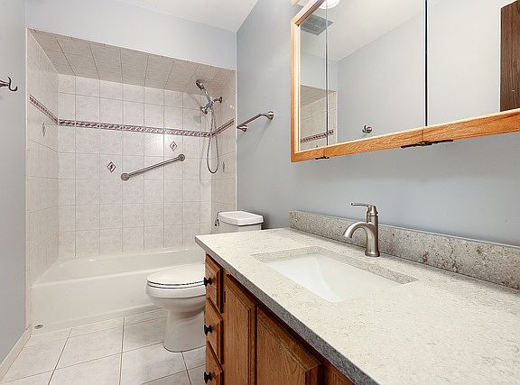 4th image of 16136 Debra Dr