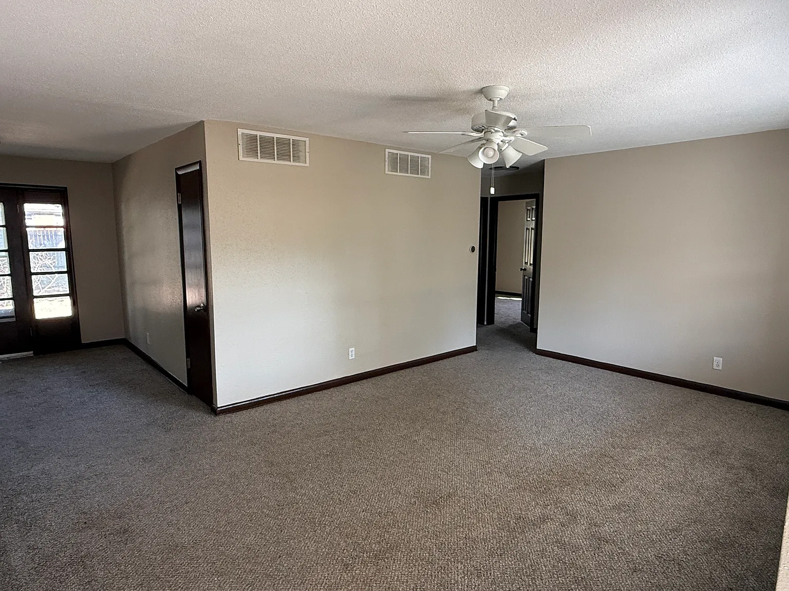 3 bed, 1308 sqft, $1,595 — Photo 2