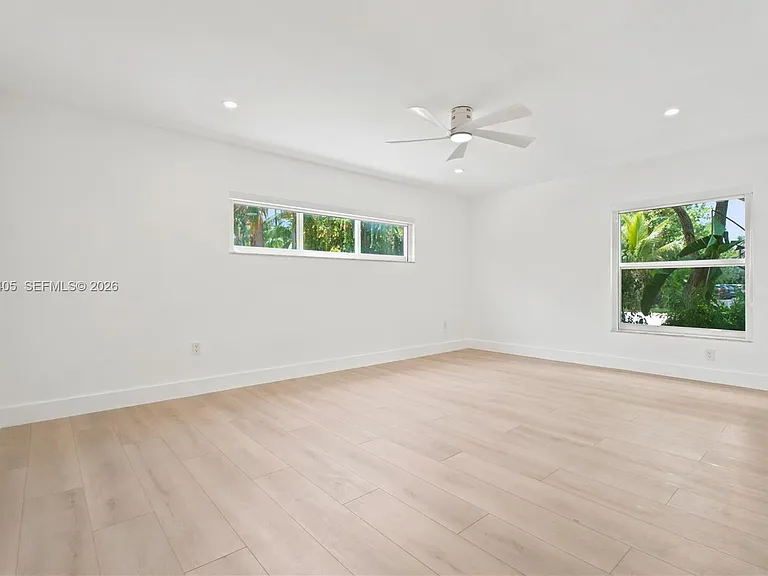 260 Sunrise Dr #E — Photo 9