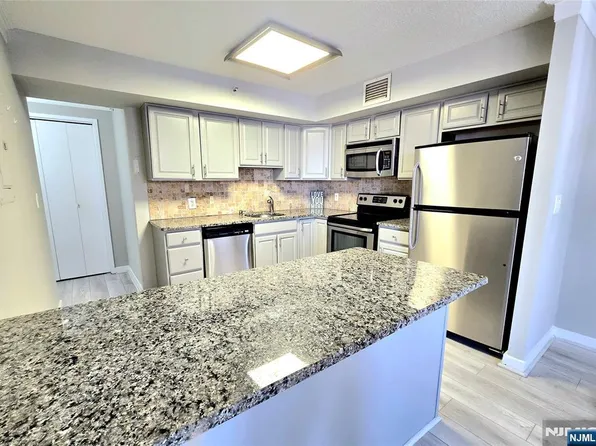 316 Prospect Ave APT 8D, Hackensack, NJ 07601