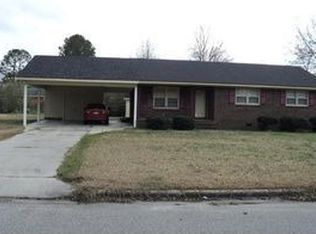 2990 Crystal Ln, Lumberton, NC 28358