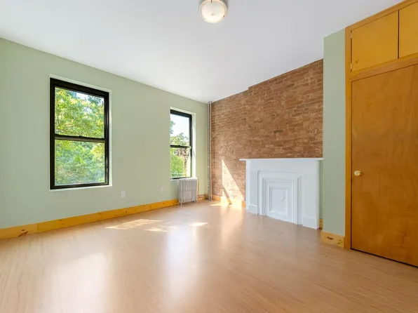 433 De Kalb Avenue image 2 of 10