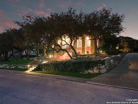 4th image of 18319 Emerald Oaks Dr