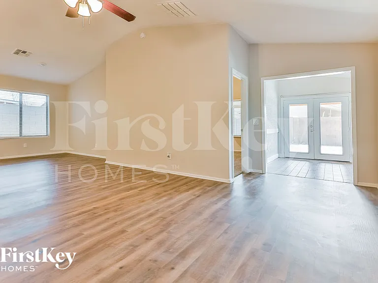 425 W Jersey Way — Photo 3