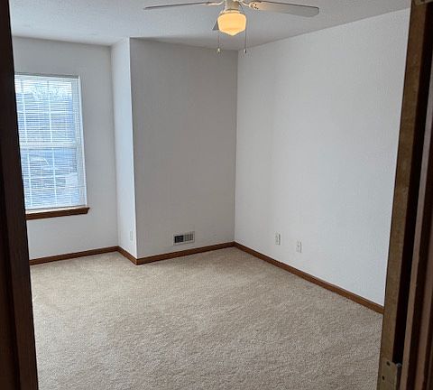 4th image of 625 N Wrigley Ln