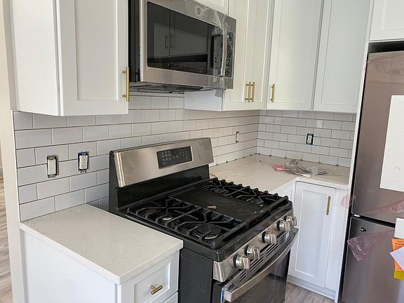 5th image of 46568 Waco St