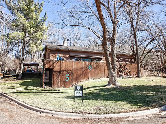 2nd image of 5 Tanglewood Ln