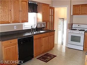 4th image of 8123 Oxford Dr