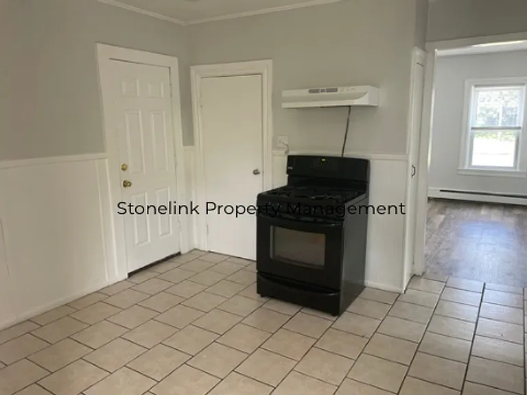 X61 Elm St — Photo 3