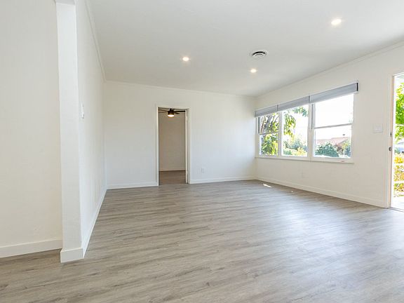 3rd image of 944 Opal St