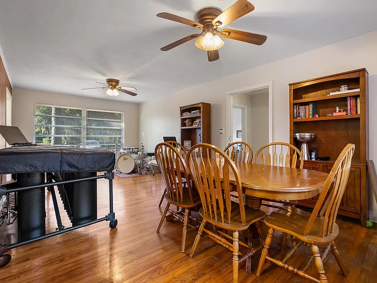 1902 Sunset Ln — Photo 13