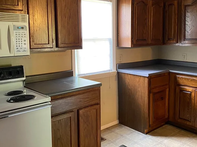 1220 Richard Ave — Photo 3
