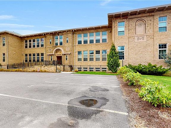 3rd image of 7 Mount Hope Ave #202
