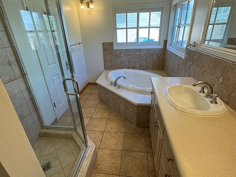 416 Aliso Ave — Photo 29