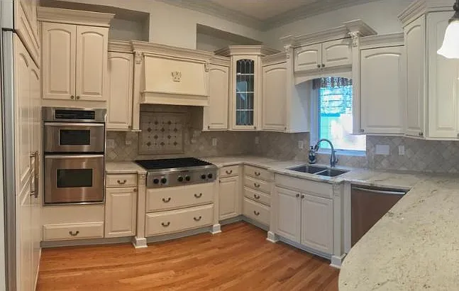 1230 Elsinore Ave — Photo 2