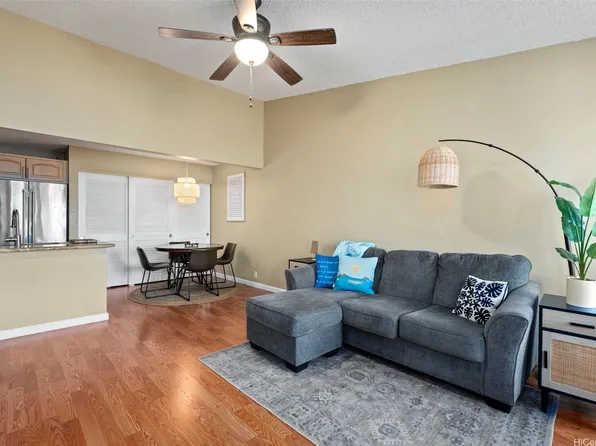 468 Mananai Pl #11W, Honolulu, HI 96818