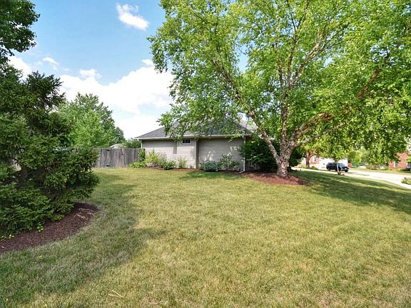 Huge Side Yard to Right