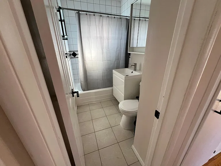 714 Bay St #3 — Photo 5