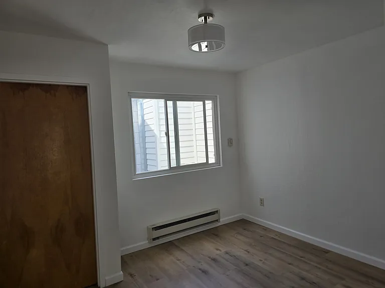 481 Elizabeth St — Photo 8