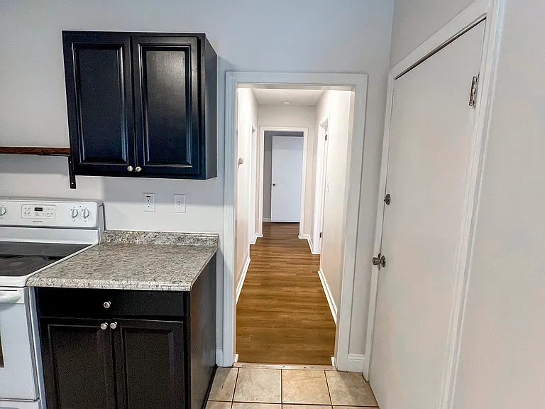 8 Locust St — Photo 12