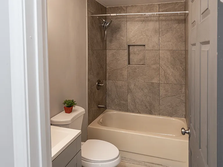 2881 Sylvan Rd #D — Photo 17