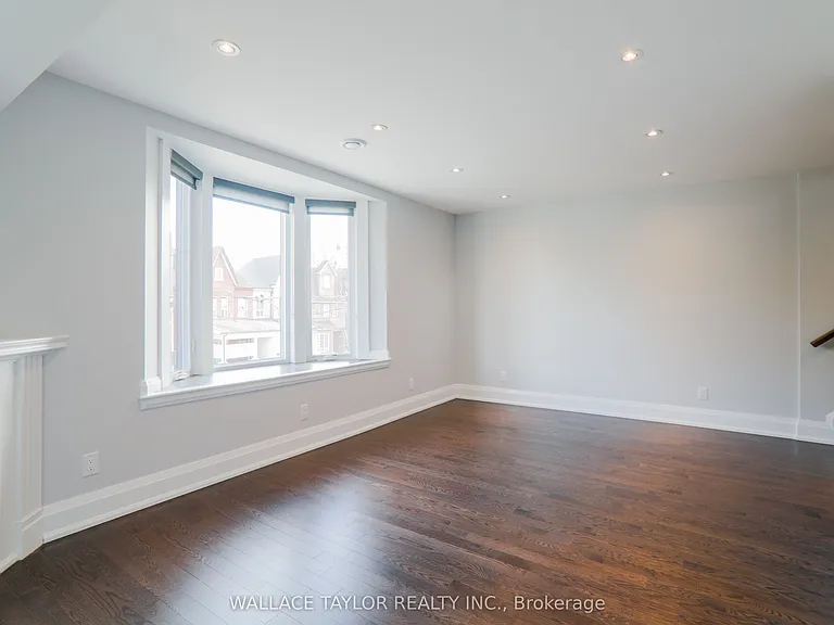 148 Carlaw Ave #UPPER — Photo 11