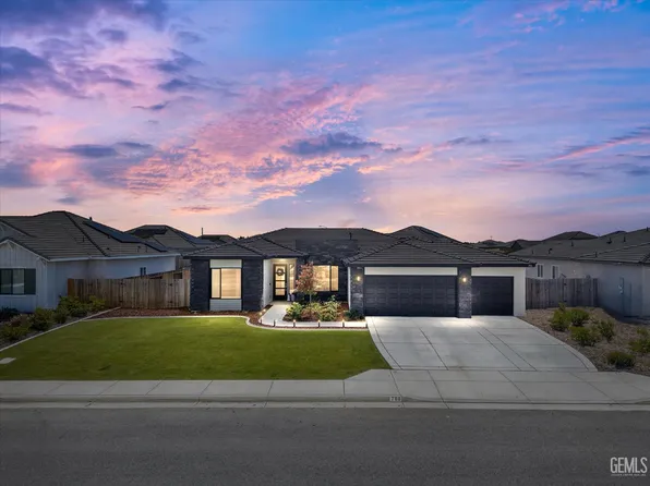 700 Brookline Ln, Bakersfield, CA 93314