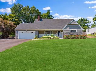 3 Stuart Dr W, Glen Cove, NY 11542