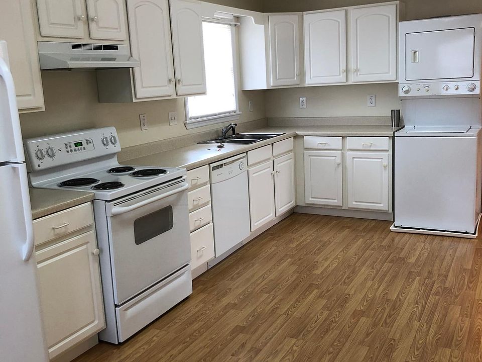 Large eat in kitchen