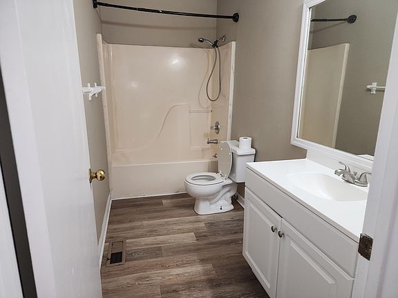 3rd image of 904 Hillwood Dr APT D