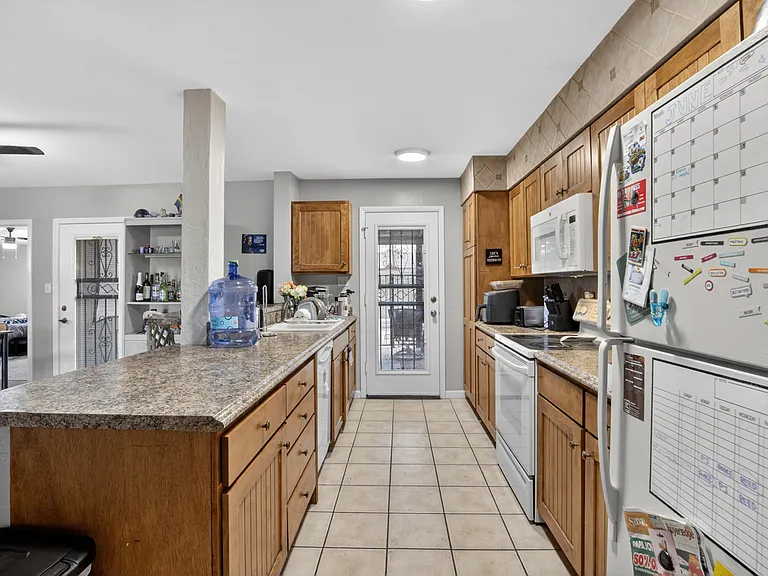 123 E Erie Dr — Photo 14